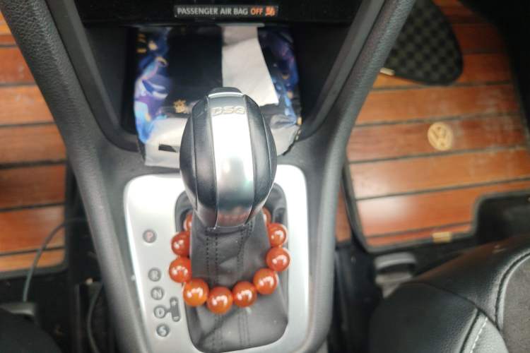 Used Volkswagen Sharan 2016 280TSI Enjoyment Model 7-Seater Gear Lever