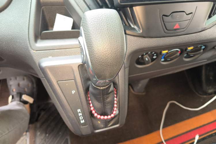 Used Ford Transit 2019 2.0T Gasoline Automatic Multi-Function Commercial Vehicle Short Wheelbase Low Roof 6-Seater China VI Standard
