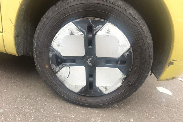 Used Wuling Hongguang MINIEV 2024 3rd Generation 215km Advanced Version Right Front Wheel Hub