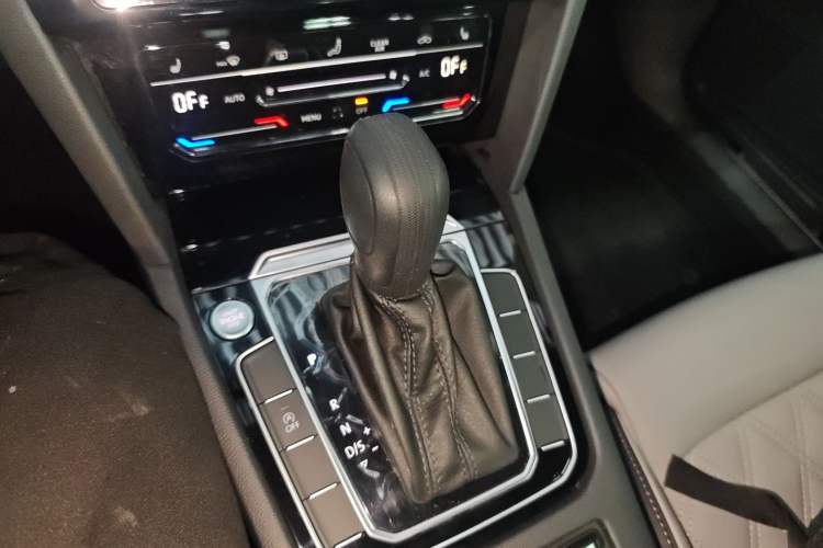 Used Volkswagen Magotan 2023 2 Million Units Limited Edition 330TSI DSG Leading Version Gear Lever
