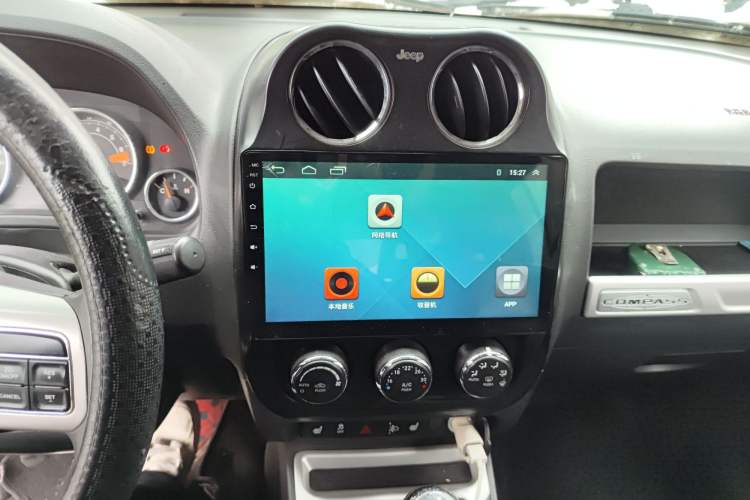 Used Jeep Compass 2015 2.0L Two-Wheel Drive Luxury Edition
