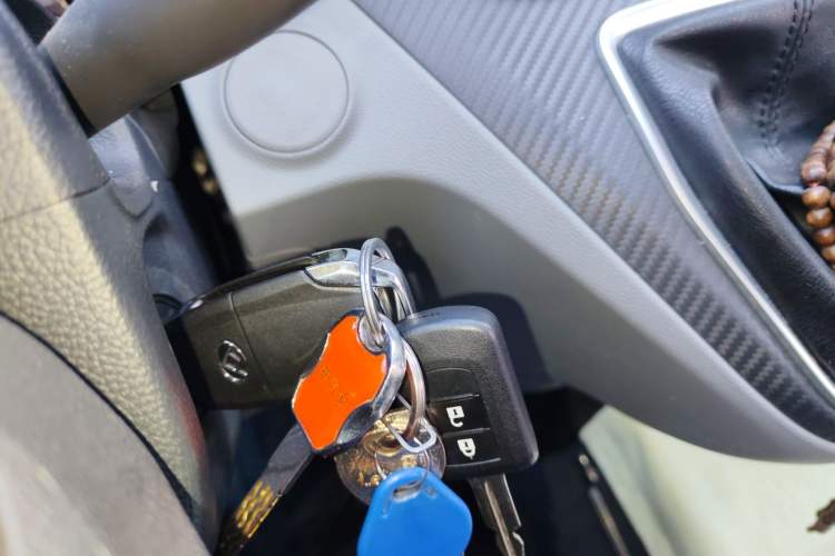 Used SAIC MAXUS Xintu V90 2022 2.0T Manual Zhiyun King Rear-Drive Long Wheelbase High-Roof with Single Rear Tire—6/7 Seats Vehicle Key