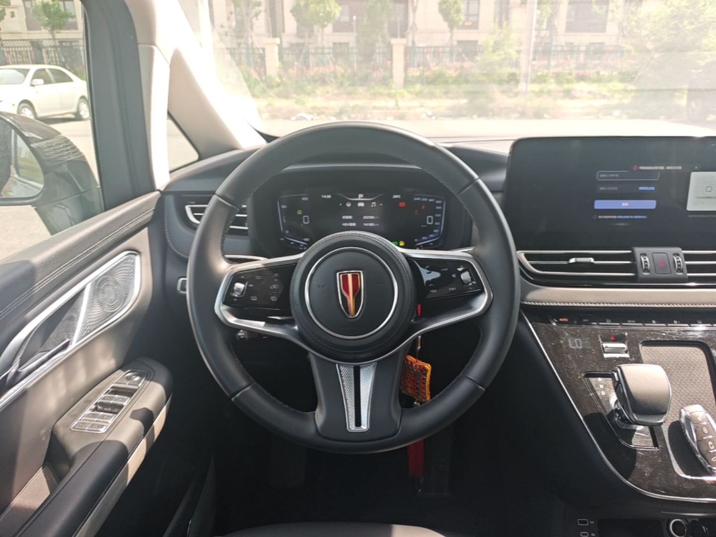 Hongqi HQ9 PHEV 2024 2.0T Four-Wheel Drive Business Edition — снимка 13