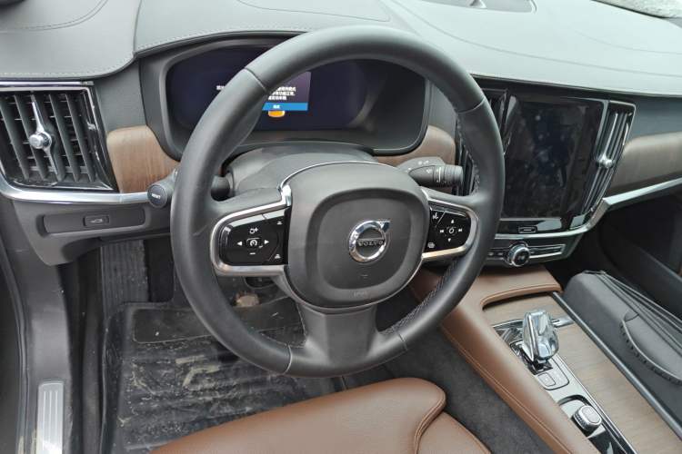 Used Volvo S90 2023 B5 Zhiyi Luxury Edition