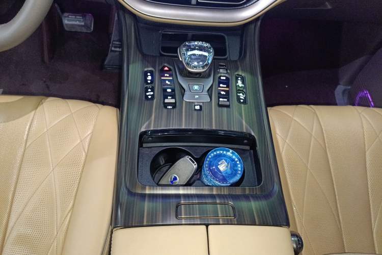 Used Denza D9 2024 DM-i 980 Four-Wheel Drive Prestige Model Gear Lever