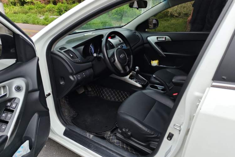 Used Kia Forte 2014 1.6L AT Premium Model Driver Seat