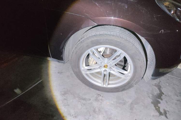 Used Porsche Macan 2017 Macan S 3.0T Right Front Wheel Hub