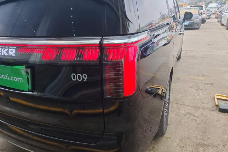 Used Zeekr 009 2024 7-Seater Walk-Through Version Four-Wheel Drive 108 kWh