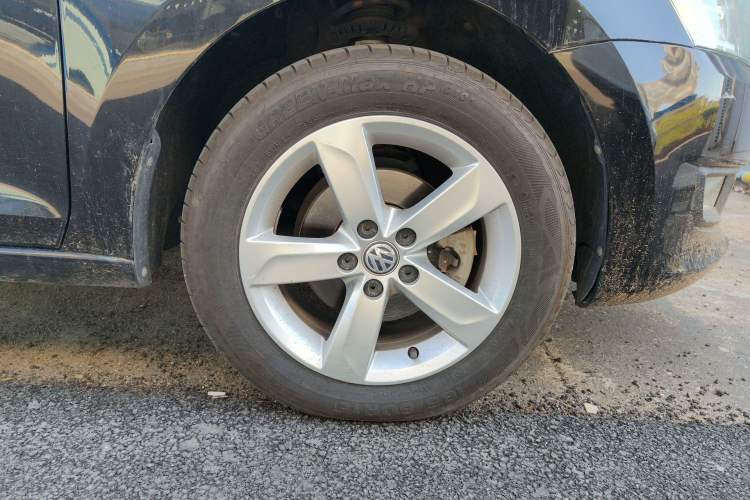 Used Volkswagen Santana 2015 1.6L Manual Comfort Edition Right Front Wheel Hub