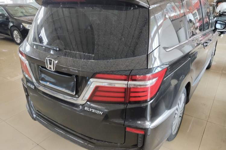 Used Honda Elysion 2016 2.4L Supreme Edition
