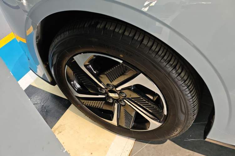 Used Geely Galaxy L6 2024 125km PLUS Dragon Edition
