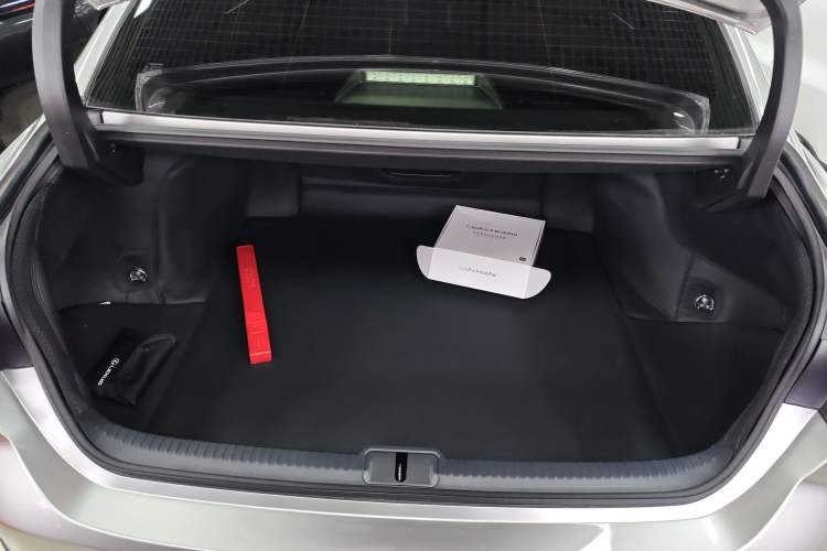 Used Lexus ES 2025 300h Deluxe Edition
