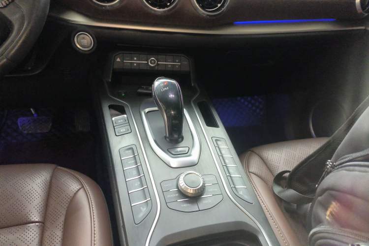 Used Wey VV6 2021 2.0T Two-Wheel Drive Smart Plus