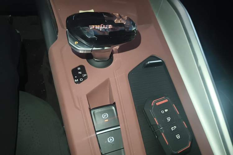 Used Geely Auto Preface 2025 Dongfang Yao 1.5TD Kunlun Edition Gear Lever