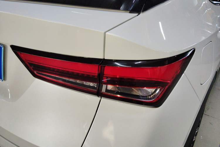 Used Wuling Alvez 2022 1.5T CVT Trendy & Cool Edition Exterior 6