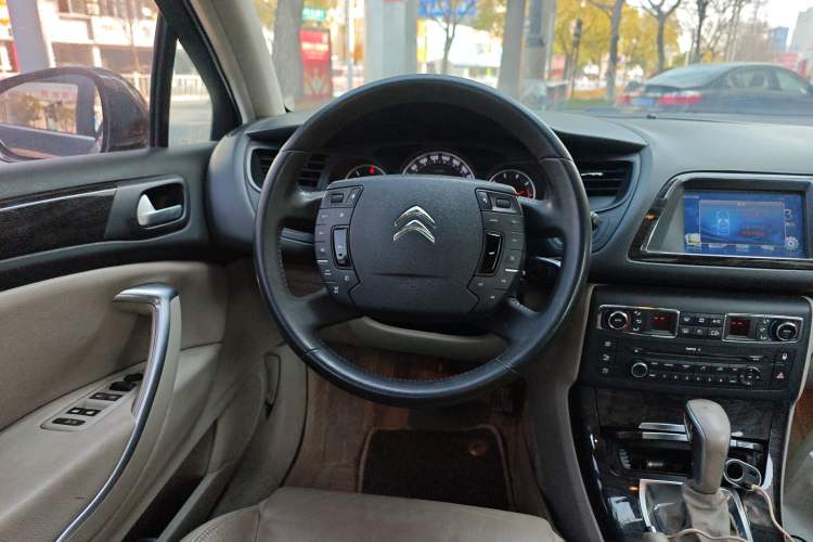 Used Citroen C5 2013 2.0L Automatic Luxury Model Steering Wheel