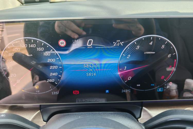 Used Mercedes-Benz V-Class 2024 V 300 Pilot Edition Instrument Cluster