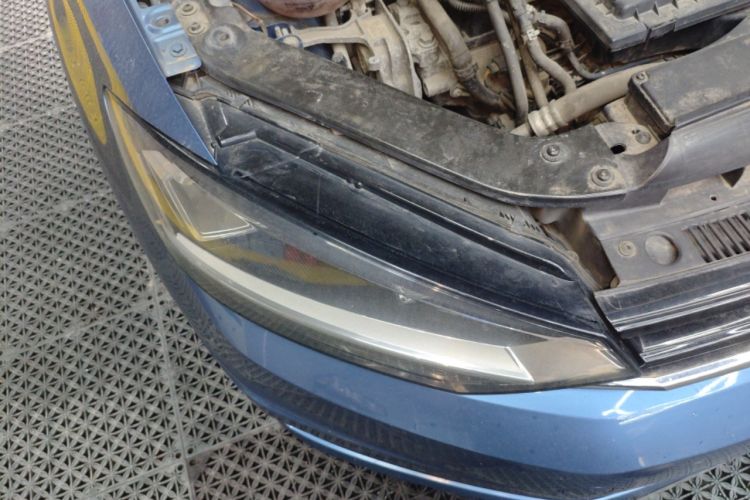 Used Volkswagen Touran 2016 Volkswagen Touran L 280TSI Manual Trend Edition Right Front Headlight