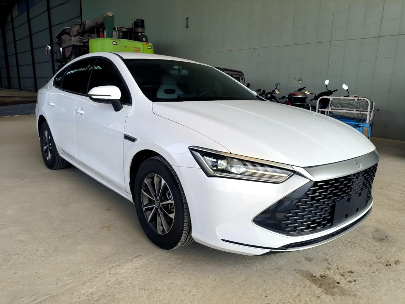 BYD Qin PLUS 2024 HONOR Edition DM-i 55KM Leading Model — снимка 3