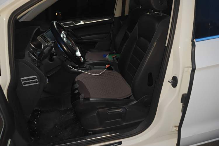 Used Volkswagen Golf Sportsvan 2016 280TSI Automatic Luxury Model Left Front Seat