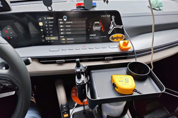 Used CHANGAN Hunter 2024 Knight Edition Flagship Model Dual-Motor All-Wheel Drive Standard Box
