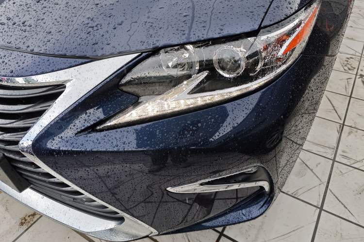 Used Lexus ES 2015 300h Comfort Edition
