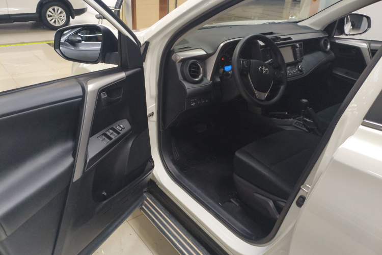 Used Toyota RAV4 2016 2.0L CVT Two-Wheel Drive Comfort Edition China V Standard