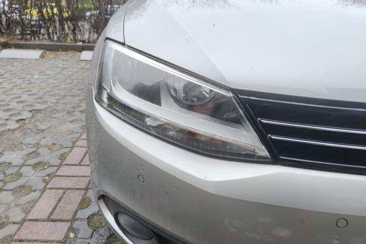 Used Volkswagen Sagitar 2014 1.4TSI Automatic Luxury Model Right Front Headlight