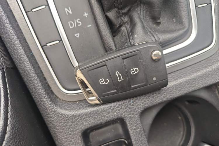 Used Volkswagen Golf 2016 230TSI Automatic Luxury Version Vehicle Key