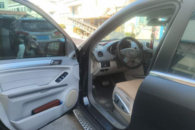 Used Mercedes-Benz M-Class 2010 ML 300 4MATIC