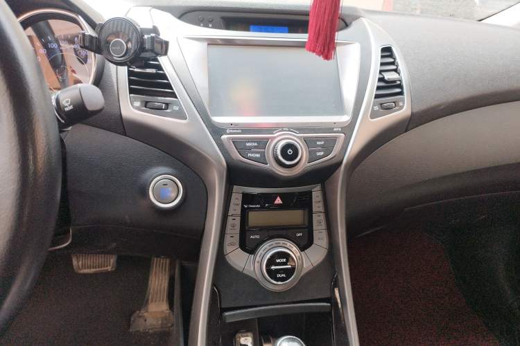 Used Hyundai Elantra (5th Generation / Langdong) 2015 1.6L Automatic Luxury Model Audio And AC Panel