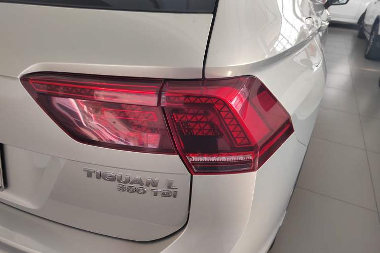 Used Volkswagen Tiguan L 2017 380TSI Automatic All-Wheel-Drive Flagship Edition Exterior 3