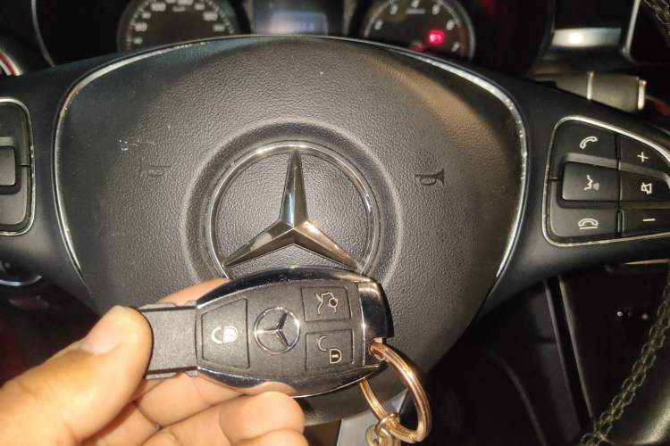 Used Mercedes-Benz GLC 2018 Facelift GLC 260 4MATIC Luxury Edition Vehicle Key