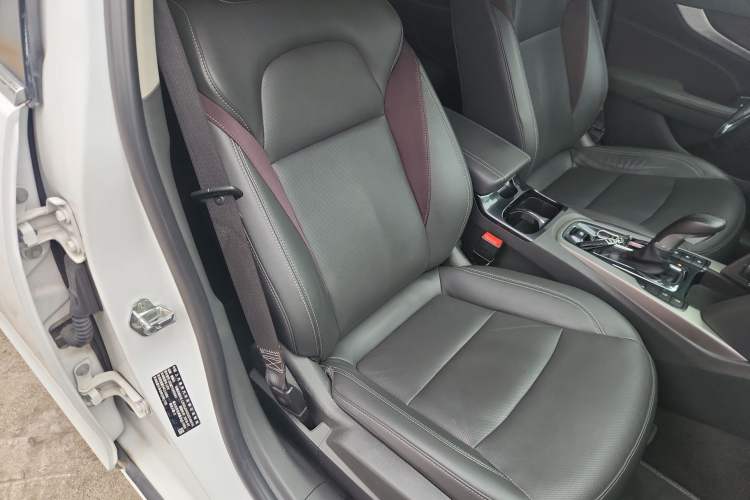 Used Chevrolet Malibu 2018 530T Automatic Luxury Edition Right Front Seat