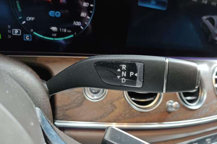 Used Mercedes-Benz E-Class New Energy 2022 Restyled E 350 e L Plug-in Hybrid Sedan
