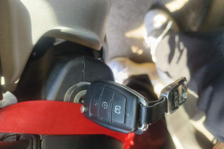 Used Farizon Xingxiang E6 2022 Van with High Roof Equipped with CATL 50.23 kWh Battery Vehicle Key