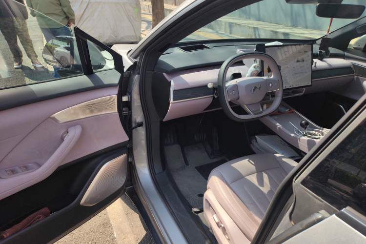 Used ONVO L60 2024 60 kWh All-Wheel Drive