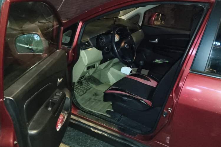 Used Venucia R50 2013 1.6L Manual Fashion Edition