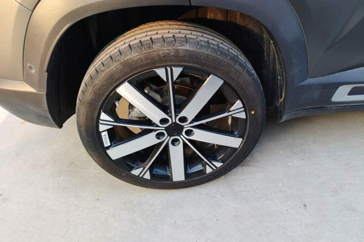 Used Geely Auto icon 2025 Linglong 1.5TD Jinxi Edition Right Rear Wheel Hub