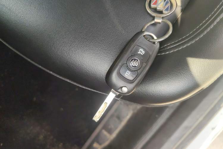 Used Buick Verano 2017 Sedan 20T Dual-Clutch Elite Model Vehicle Key