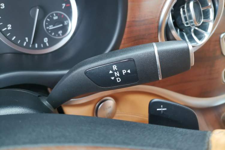 Used Mercedes-Benz Vito 2021 2.0T Business Version 7 Seats Gear Lever