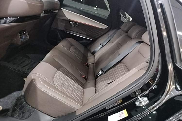 Used BYD Han 2024 EV Glory Edition 506KM Front-Wheel-Drive Premium Model