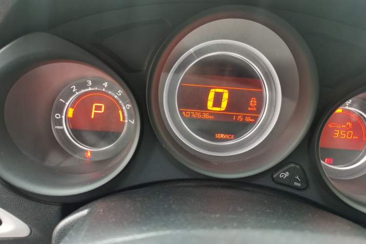 Used Citroen C4L 2014 1.8L Intelligent Drive Automatic Enjoyment Model Odometer Close Up