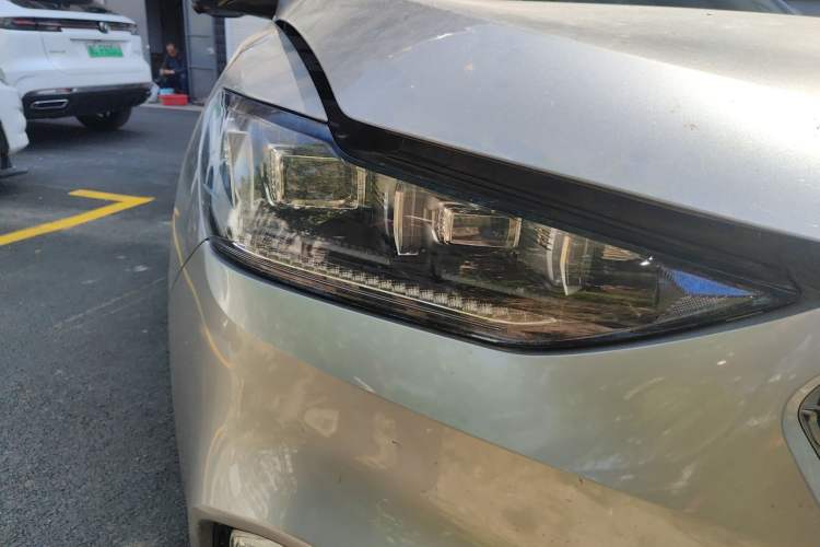 Used Wey VV6 2021 2.0T Two-Wheel Drive Smart Protection+ Right Front Headlight