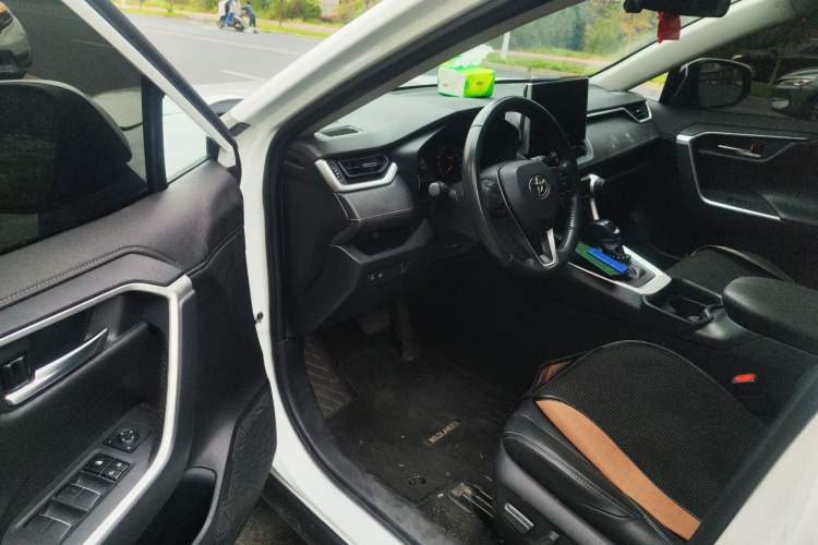 Used Toyota Wildlander 2022 2.0L CVT Two-Wheel Drive Luxury Edition
