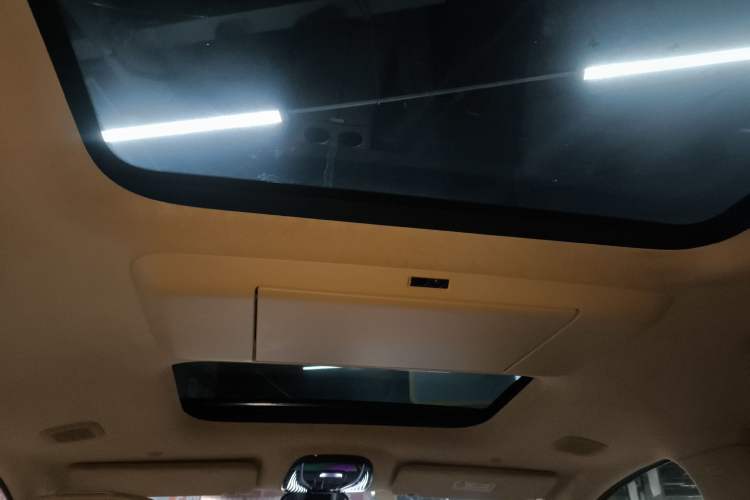 Used VOYAH Dream 2025 PHEV Four-Wheel-Drive Flagship Kunpeng Edition
