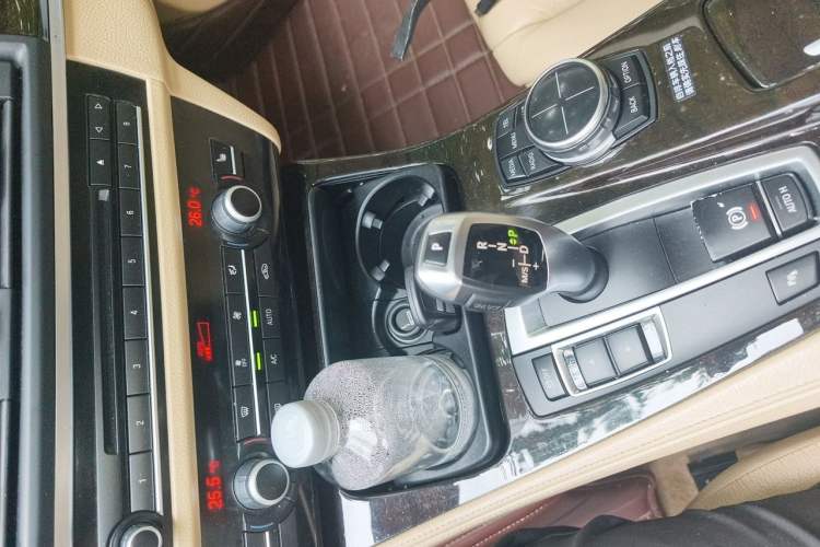 Used BMW 5 Series 2013 525Li Luxury Model
