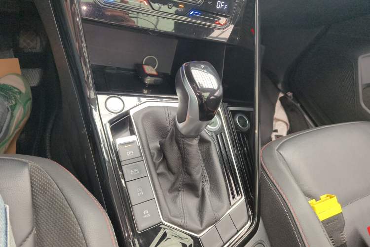 Used Volkswagen Tayron 2020 330TSI Two-Wheel Drive Luxury Smart Connectivity Version Gear Lever