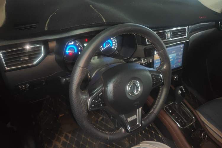 Used Dongfeng Fengon 580 2017 1.5T CVT Luxury Model Center Console