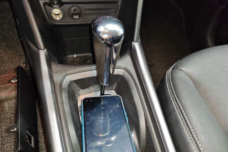 Used Peugeot 2008 2014 1.6L Automatic Trend Edition Gear Lever